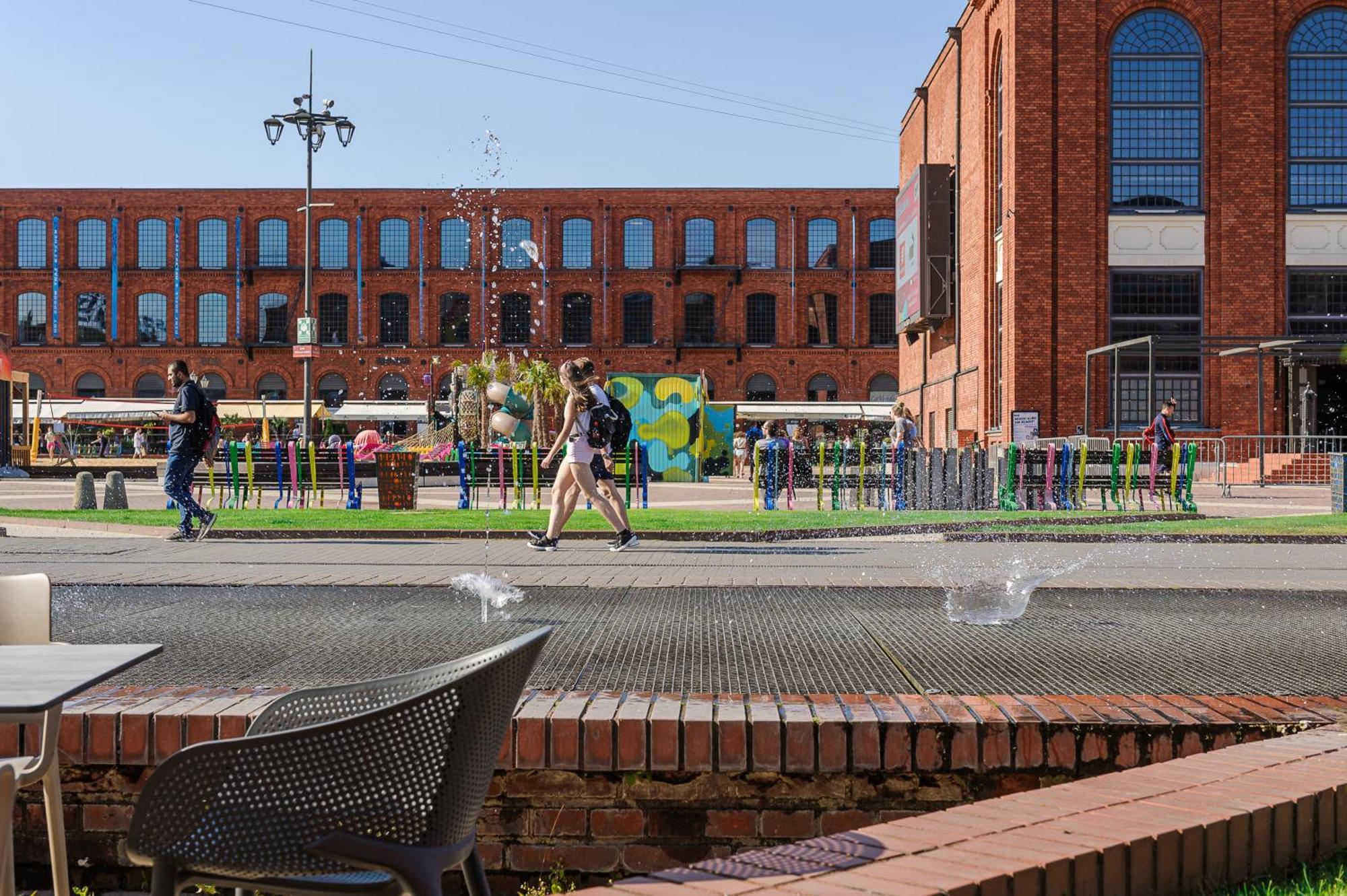 Lumina Stylish With Parking In Center Lodz (Lodz)