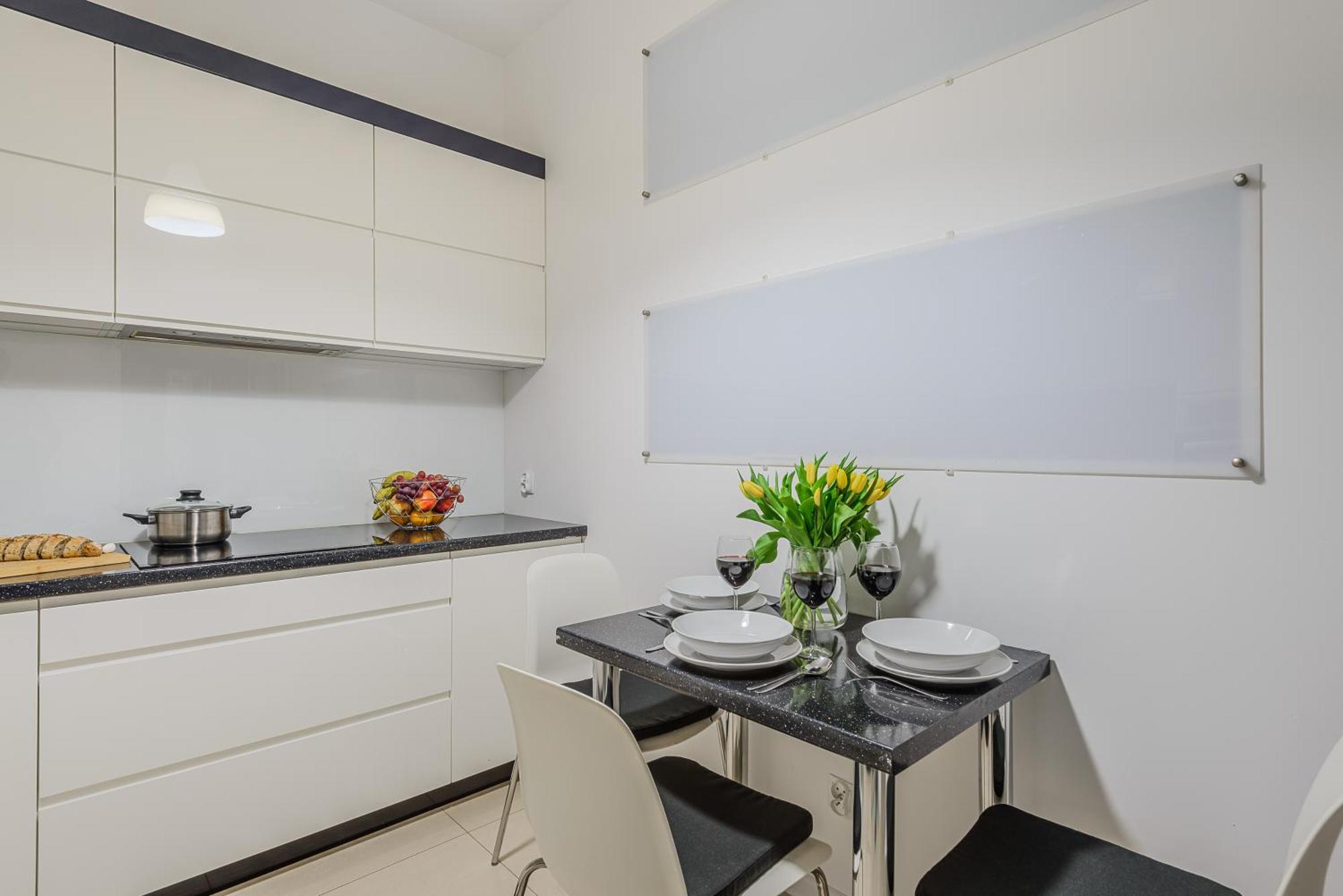 Lumina Stylish With Parking In Center Apartment *