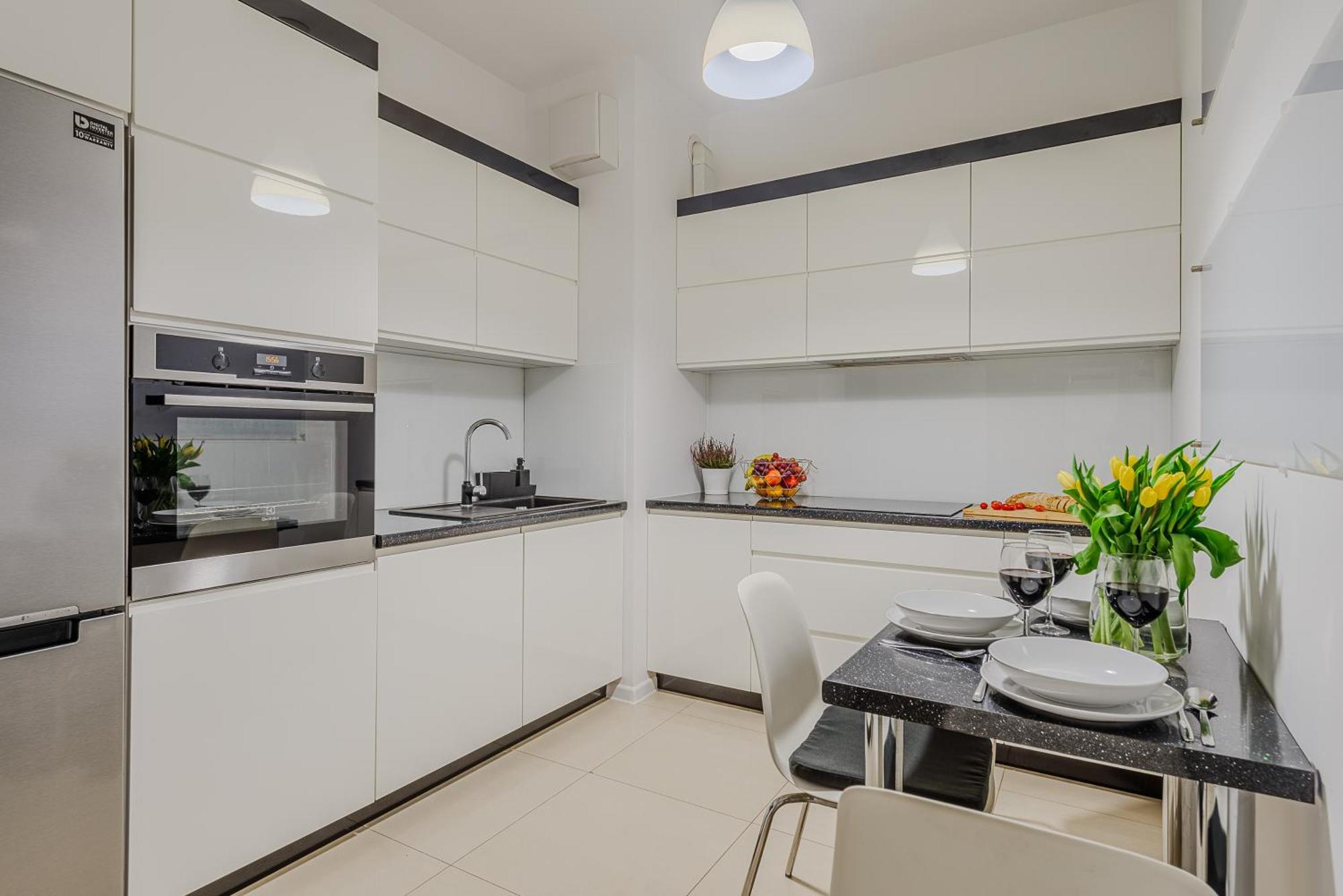 Lumina Stylish With Parking In Center Apartment *